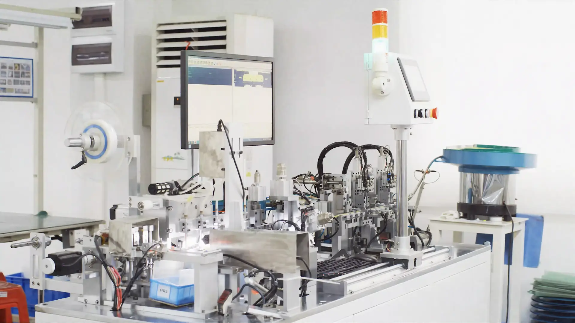 Connector Automatic Riveting